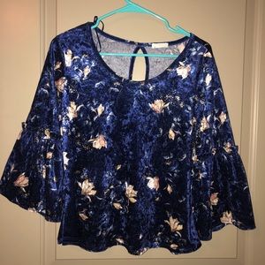 Bell sleeve long sleeve